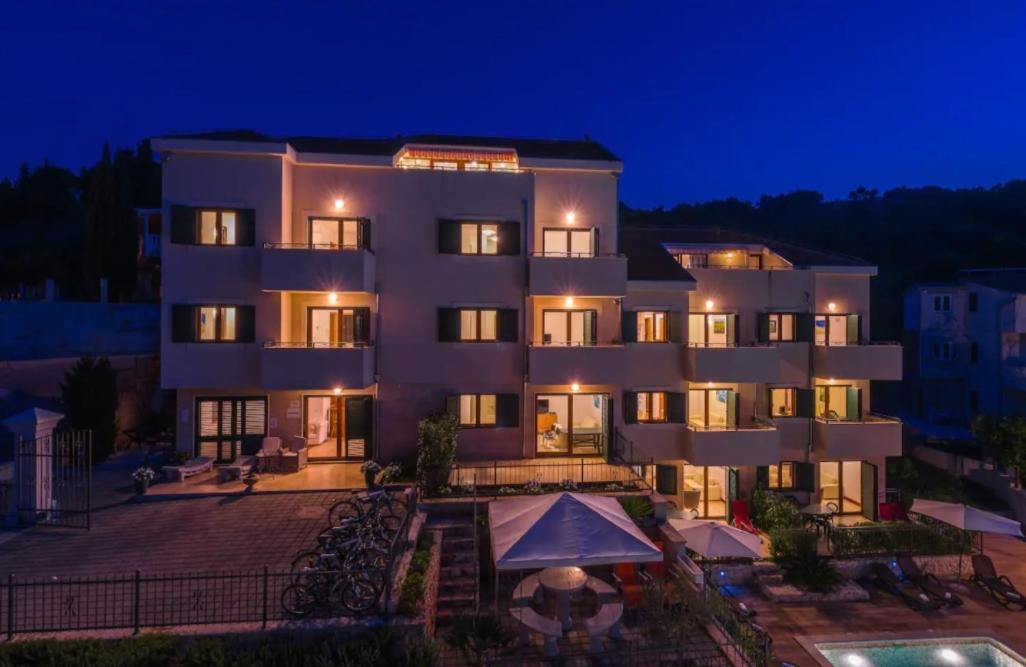 סלאטינה Apartment Livia מראה חיצוני תמונה