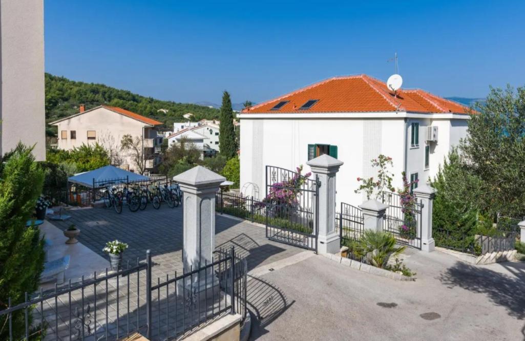 סלאטינה Apartment Livia מראה חיצוני תמונה